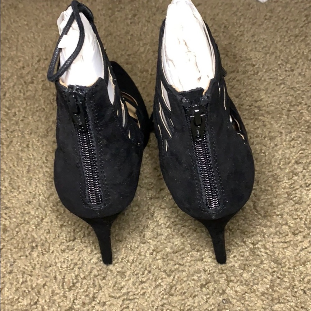 Shoes - Picture 3 of 4